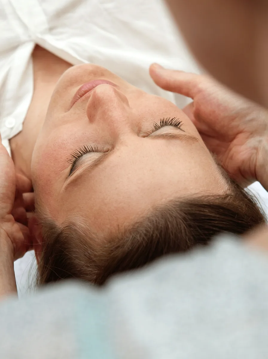 Craniosacrale Behandlung am Nacken